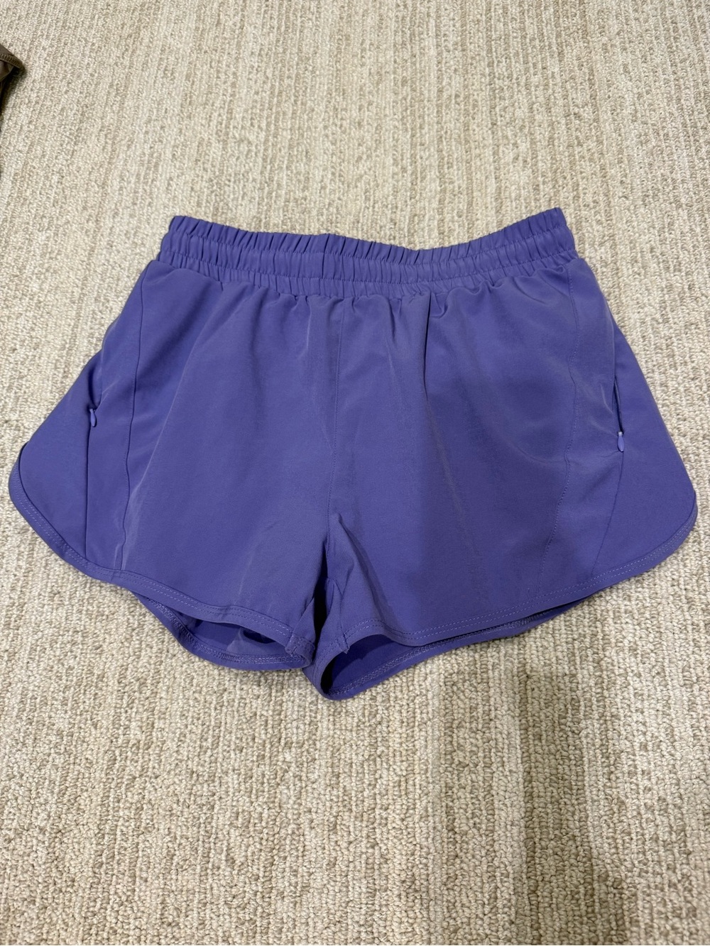 Lululemon shorts size 6 - Picture 1 of 4